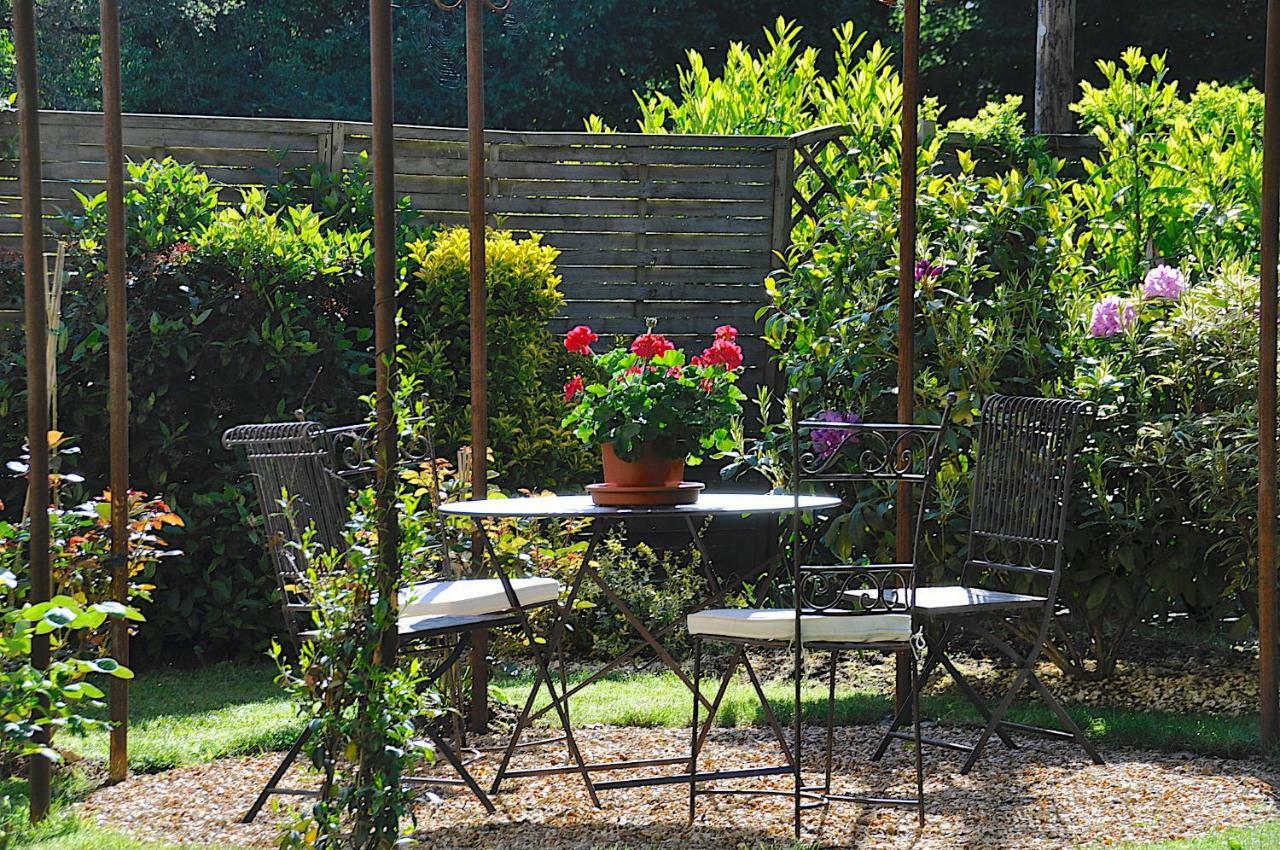 Bed and Breakfast Au Jardin de Lisa Cherreau Exterior foto