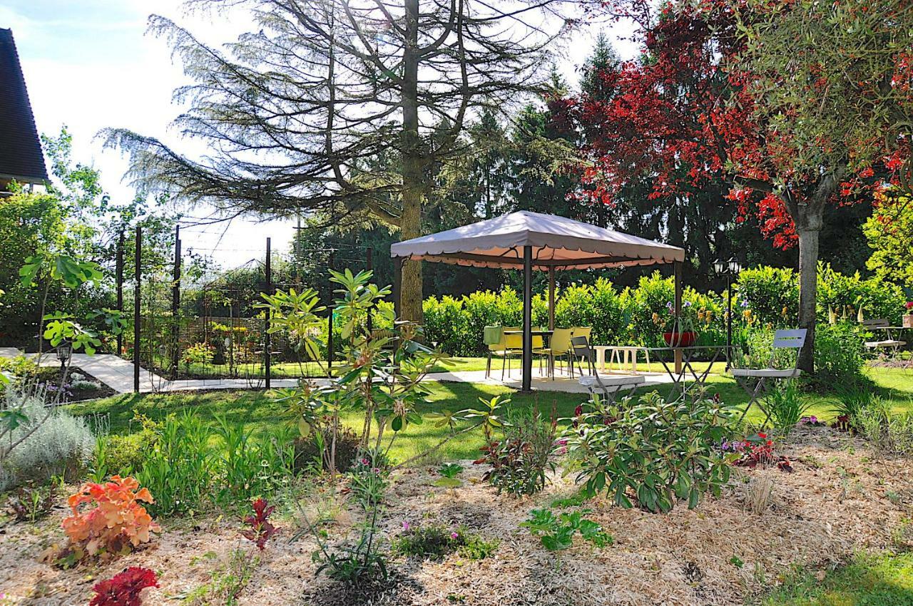 Bed and Breakfast Au Jardin de Lisa Cherreau Exterior foto