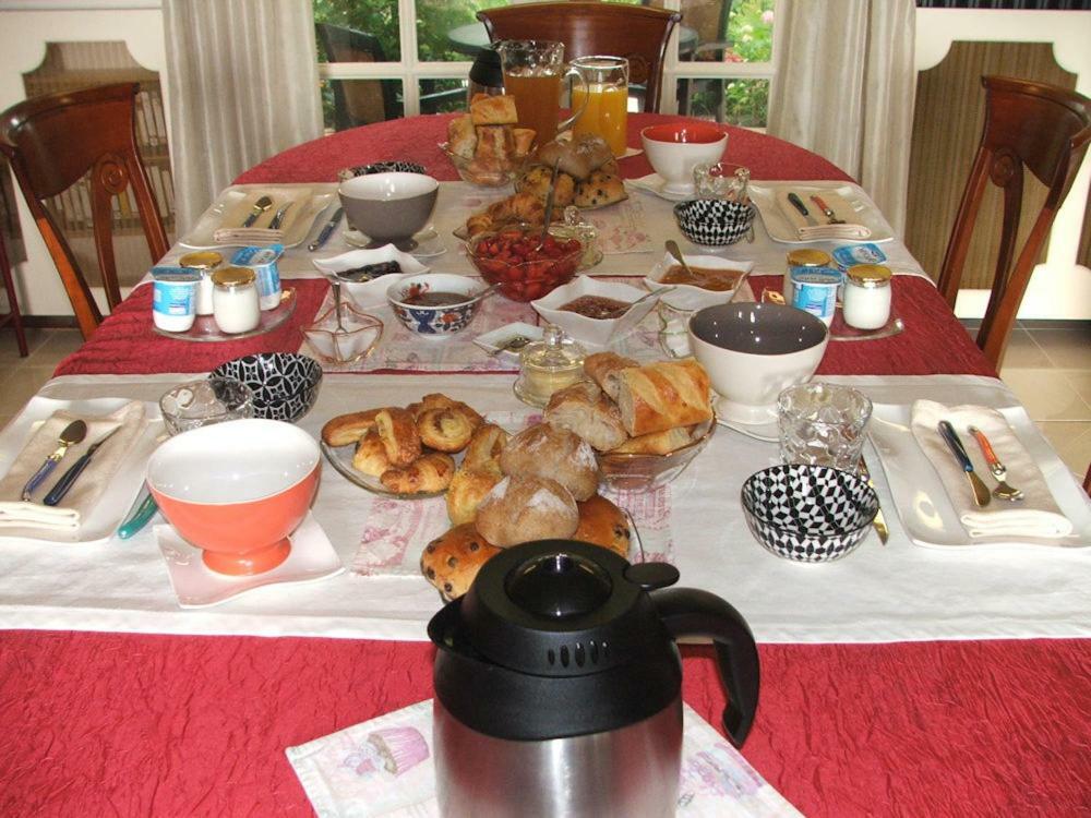 Bed and Breakfast Au Jardin de Lisa Cherreau Exterior foto